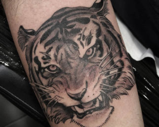 Salon de tatouage, tatoueur à Bordeaux - Shop St Michel (33).